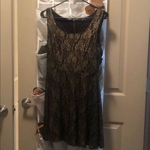 Sleeveless gold/black dress